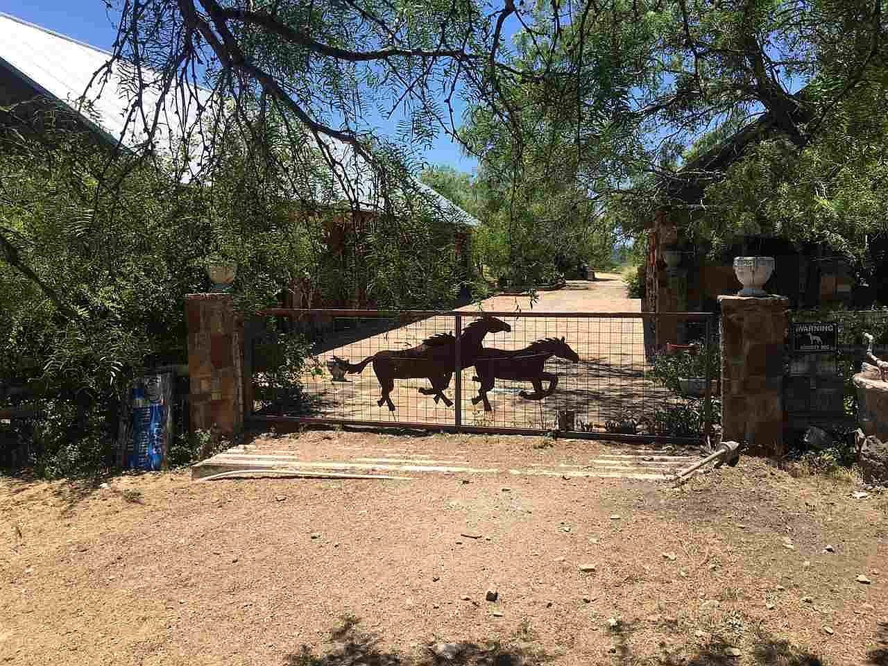 Gravel drive and stone gate